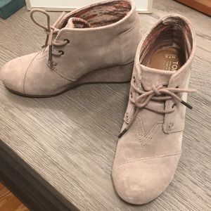 Toms wedge booties